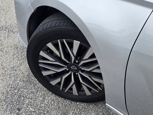 Used 2023 Nissan Altima 2.5 SV w/ SV Premium Package FWD image 31
