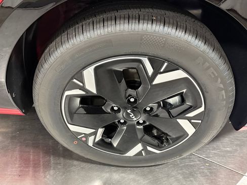 New 2026 Kia Niro Wind w/ Wind Preserve Package FWD image 8