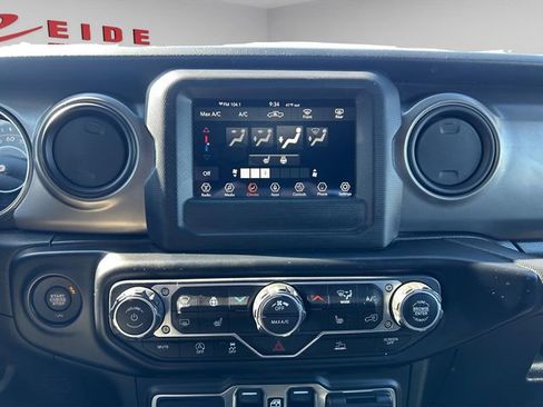 Used 2022 Jeep Gladiator Sport AWD/4WD image 18