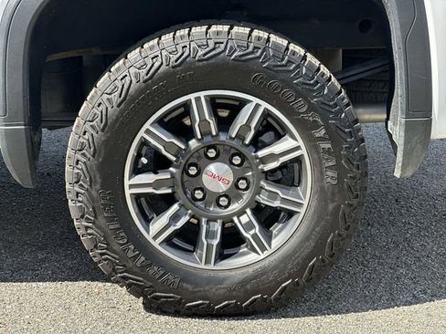 Used 2025 GMC Sierra 1500 AT4 image 32