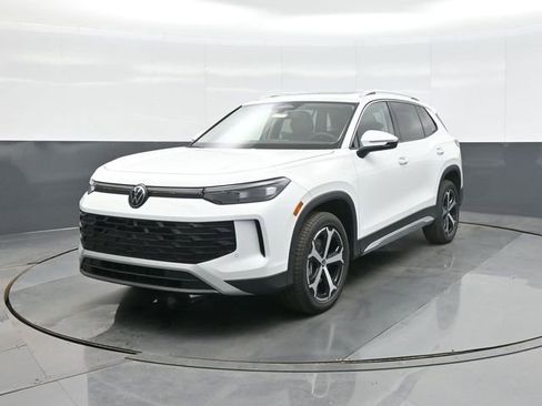 New 2026 Volkswagen Tiguan SE image 3