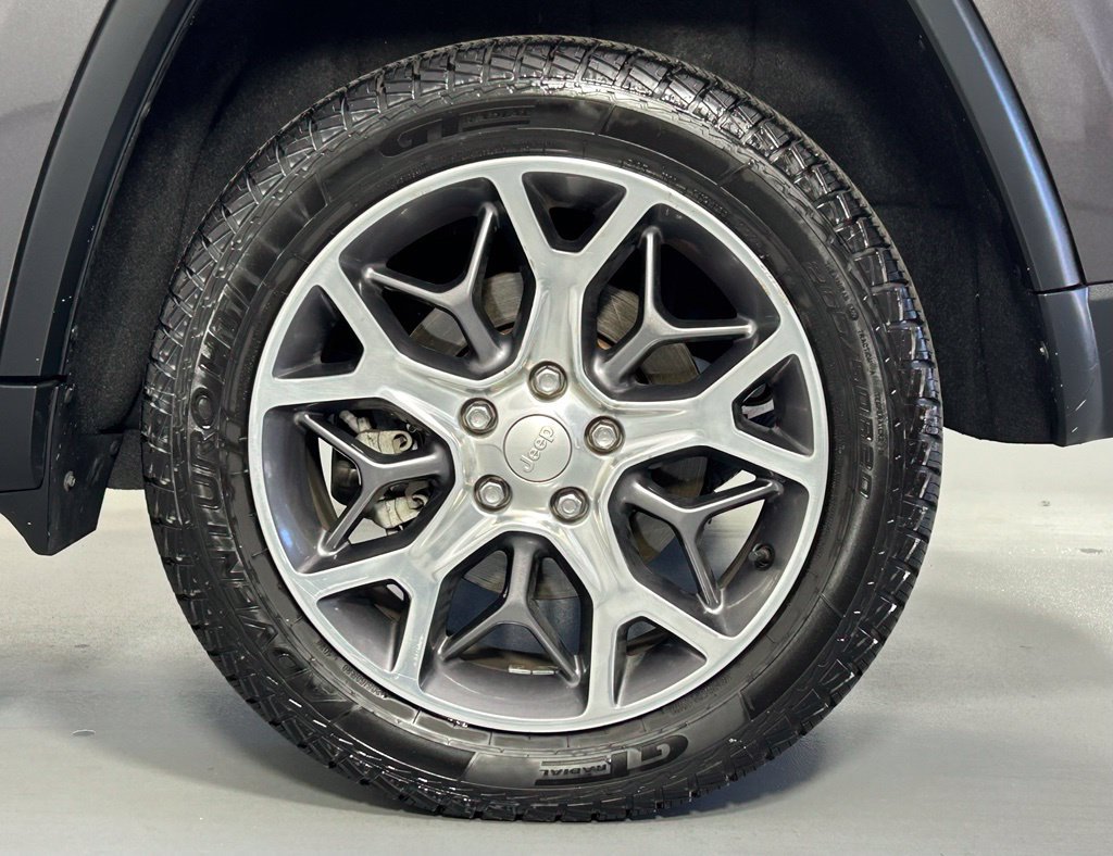 Used 2021 Jeep Grand Cherokee Limited AWD/4WD image 40