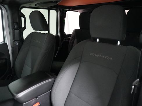 Used 2018 Jeep Wrangler Unlimited Sahara w/ LED Lighting Group image 12