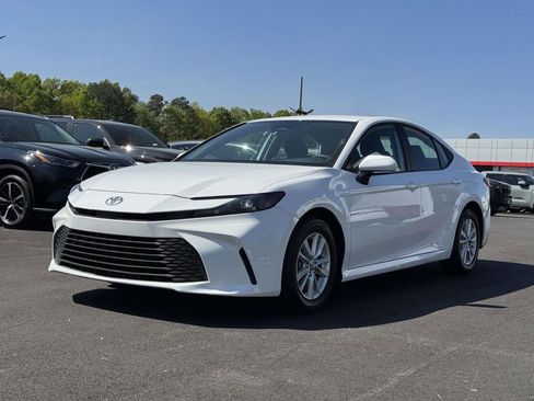 Used 2025 Toyota Camry LE image 24
