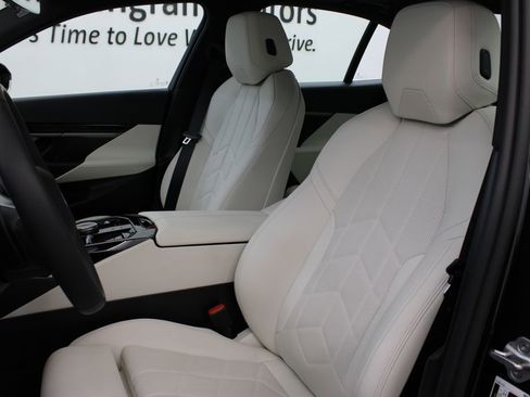 Used 2024 BMW 530i w/ Convenience Package image 14