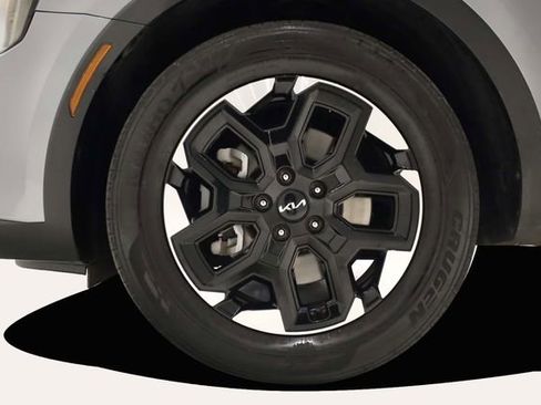 Used 2024 Kia Sorento S image 9