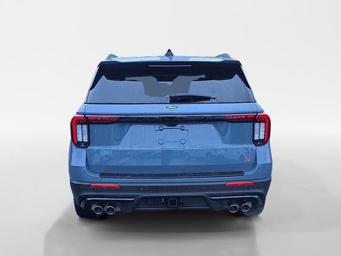 Used 2025 Ford Explorer ST image 4