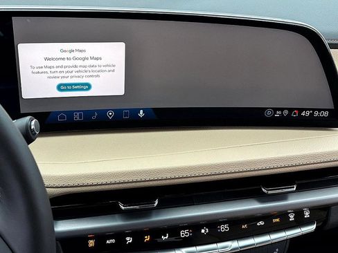 Used 2025 Cadillac XT4 Premium Luxury w/ Technology Package image 12