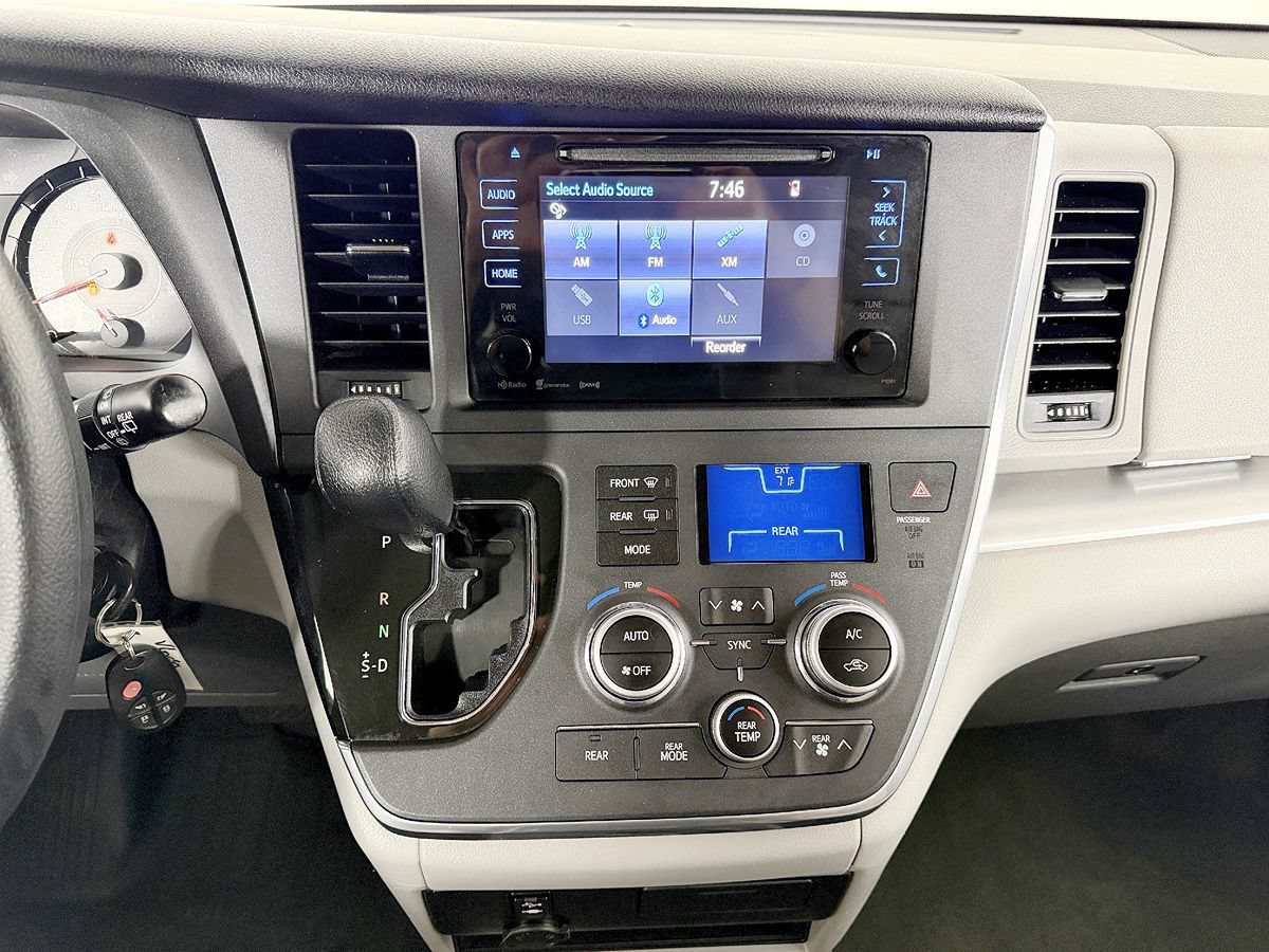 Used 2017 Toyota Sienna LE AWD/4WD image 56