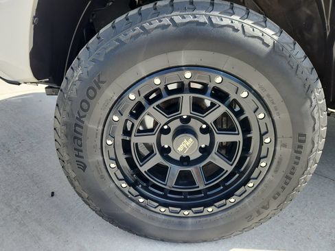 Used 2021 Toyota Tacoma SR AWD/4WD image 17