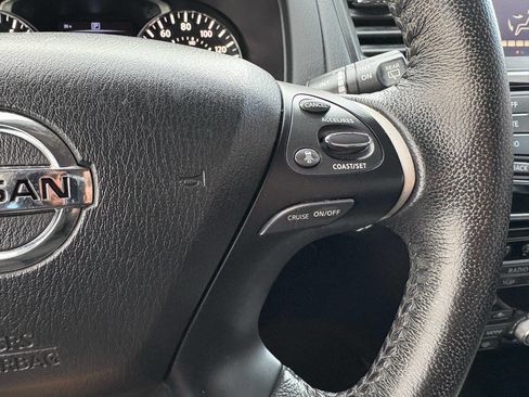 Used 2020 Nissan Pathfinder SV image 39