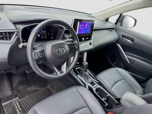 Used 2023 Toyota Corolla Cross XLE image 7