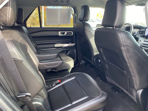 Used 2022 Ford Explorer XLT w/ Equipment Group 202A image 14