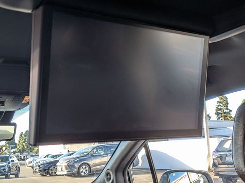 Certified 2023 Toyota Sienna Platinum image 29