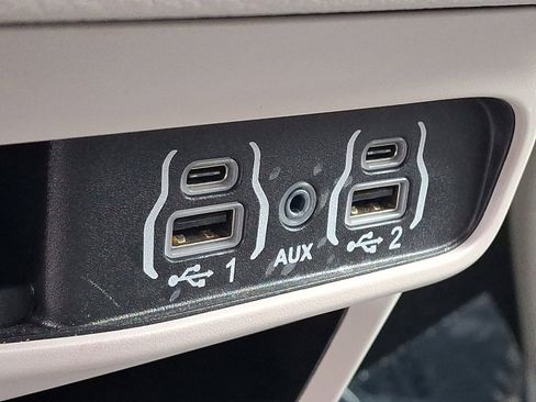 Used 2024 Chrysler Voyager LX image 25