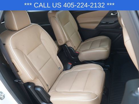 Used 2023 Chevrolet Traverse Premier FWD image 27