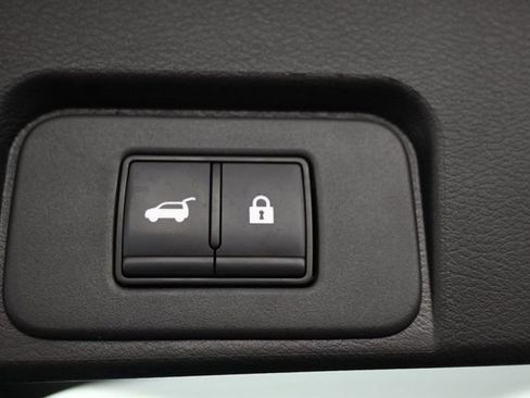 Used 2025 Nissan Rogue SV image 16