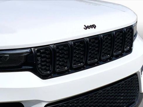Certified 2024 Jeep Grand Cherokee Altitude AWD/4WD image 26