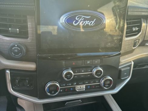 Used 2022 Ford Expedition Max Limited image 3