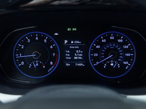 Used 2021 Hyundai Palisade SE AWD/4WD image 2