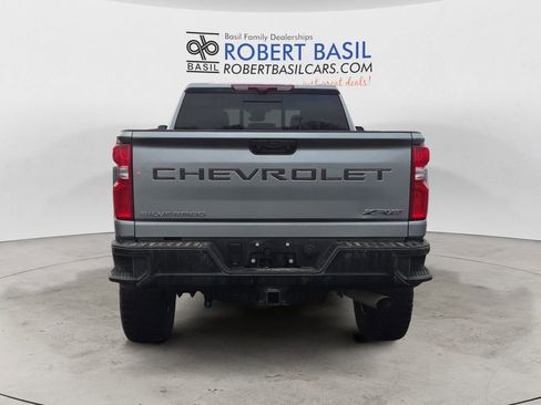Used 2024 Chevrolet Silverado 2500 ZR2 w/ Technology Package image 4