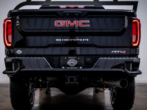 Used 2021 GMC Sierra 2500 AT4 w/ AT4 Premium Plus Package AWD/4WD image 11