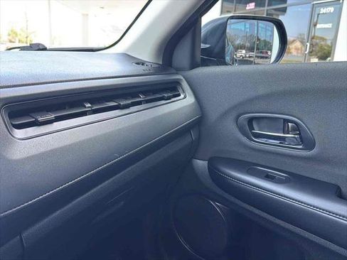 Used 2022 Honda HR-V LX image 24