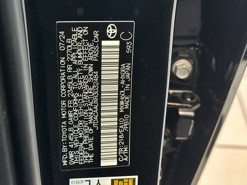 Certified 2024 Toyota Prius XLE FWD image 28