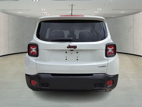 Used 2017 Jeep Renegade Latitude image 4