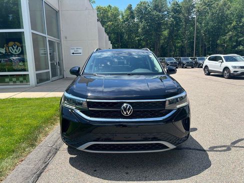 Certified 2024 Volkswagen Taos SE w/ Panoramic Sunroof Package FWD image 8