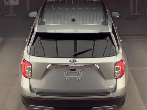 Used 2024 Ford Explorer XLT w/ Equipment Group 202A AWD/4WD image 9