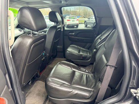 Used 2011 Cadillac Escalade Premium image 20