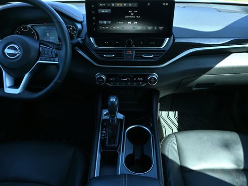 Used 2025 Nissan Altima 2.5 SR w/ SR Premium Package image 12