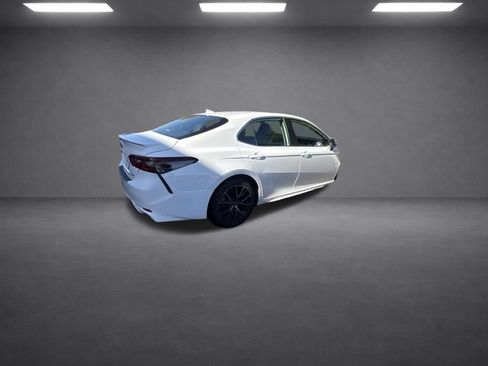 Used 2024 Toyota Camry SE FWD image 11