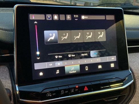 Used 2024 Jeep Compass Latitude image 20