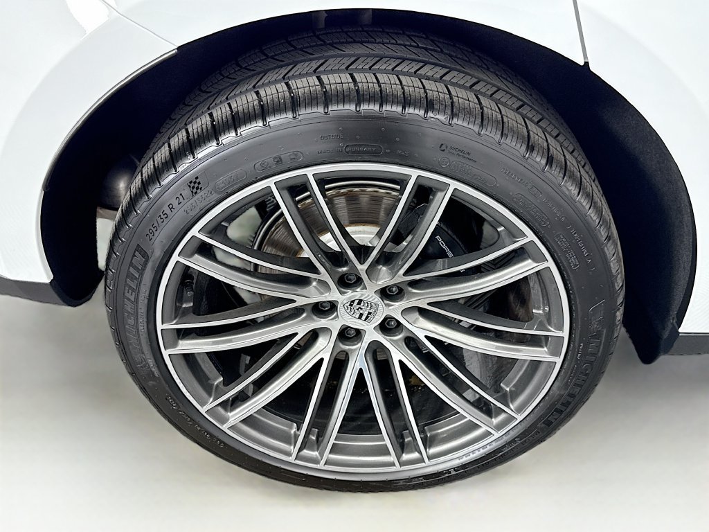 Used 2026 Porsche Macan AWD/4WD image 34