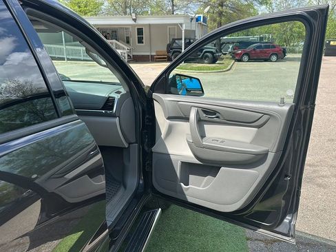 Used 2016 GMC Acadia SLE image 26