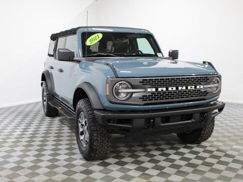 Used 2021 Ford Bronco Badlands image 8
