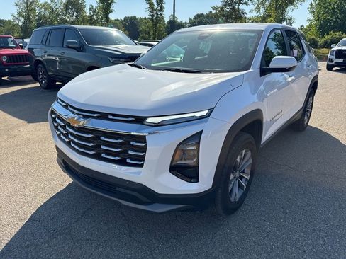 Used 2026 Chevrolet Equinox LT FWD image 1