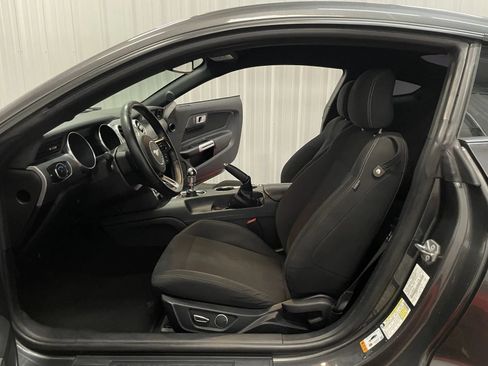Used 2018 Ford Mustang GT w/ Black Accent Pkg RWD image 31