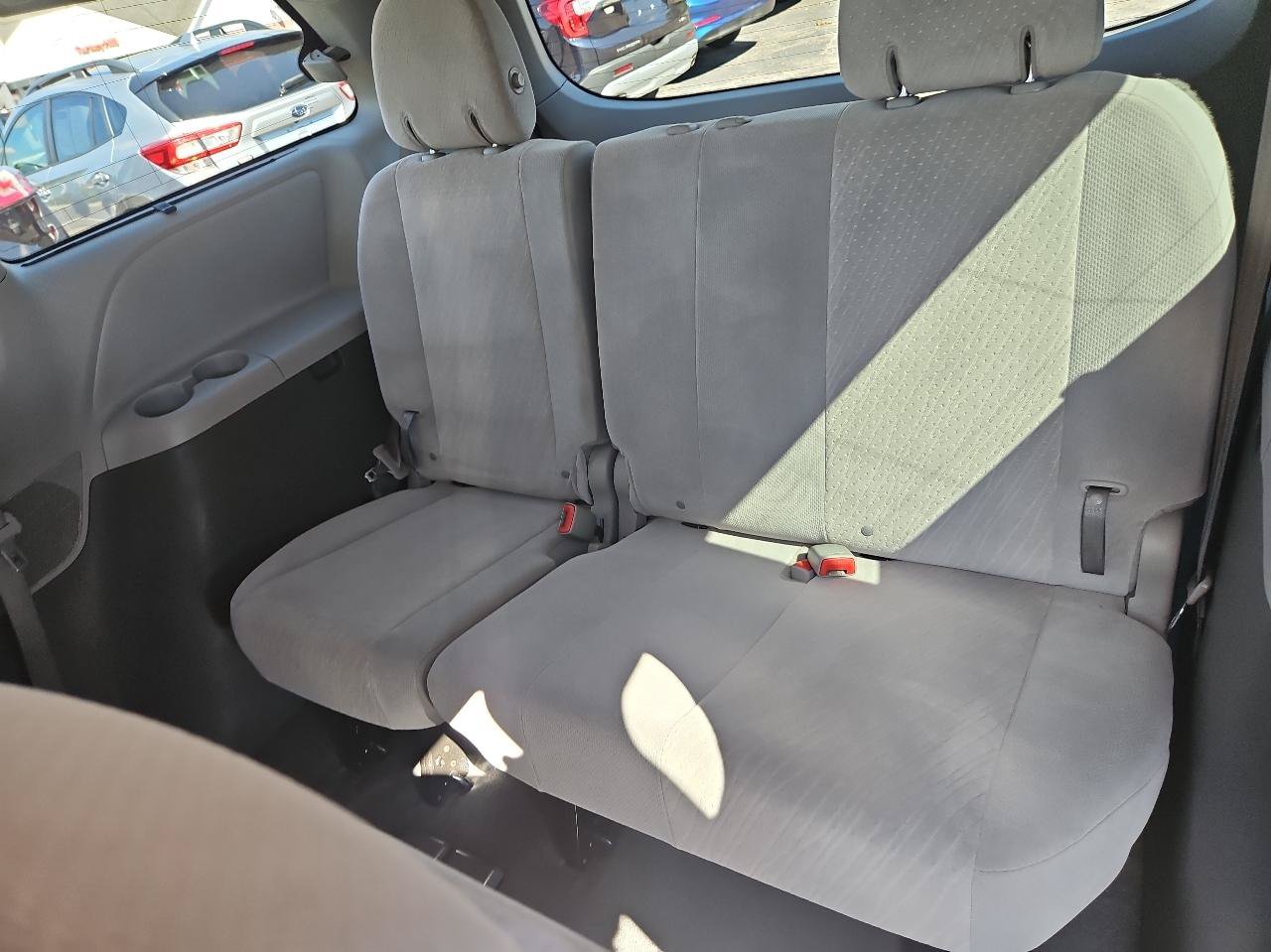 Used 2020 Toyota Sienna LE FWD image 23