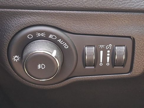 Used 2021 Jeep Compass Limited image 23