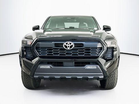 Used 2025 Toyota Tacoma TRD Off-Road image 2