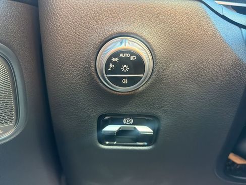 Used 2024 Mercedes-Benz GLC 300 4MATIC image 18