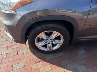Used 2015 Toyota Highlander Limited w/ Driver Technology Package AWD/4WD video 2