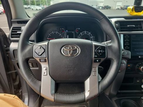 Used 2020 Toyota 4Runner SR5 AWD/4WD image 29