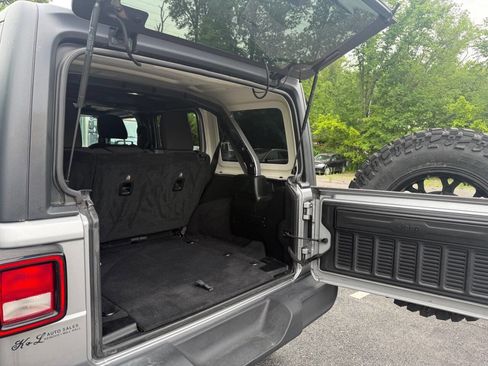 Used 2018 Jeep Wrangler Unlimited Sport S AWD/4WD image 12