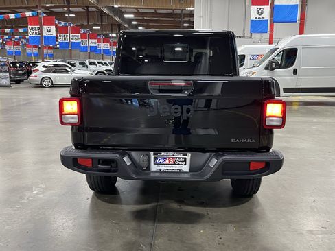 New 2026 Jeep Gladiator Sahara image 4