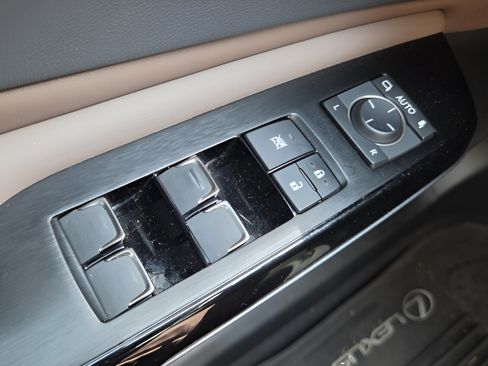 Used 2023 Lexus ES 300h Ultra Luxury w/ Accessory Package (Z2) FWD image 30