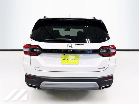 Used 2025 Honda Pilot Touring image 6